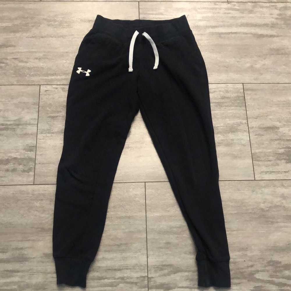 Girls YM Under Armour sweatpants.
